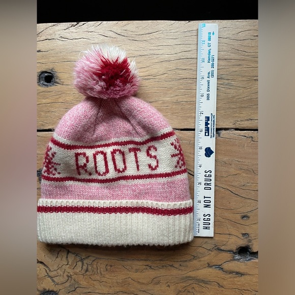 Roots Canada Kids Winter Knit Insulated Hat with PomPom - Picture 11 of 11